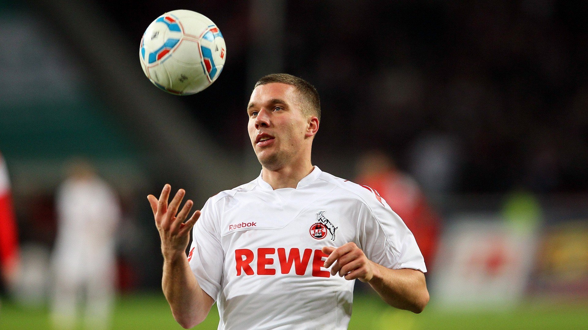 LeyuSports-逆风飞翔：那些用勇气逆袭的足球球队，足球史上经典逆转